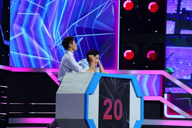 'Công chúa cải lương' Phạm Huyền Trâm chao đảo trước ba chàng soái ca tại 'Sàn đấu ngôi sao'