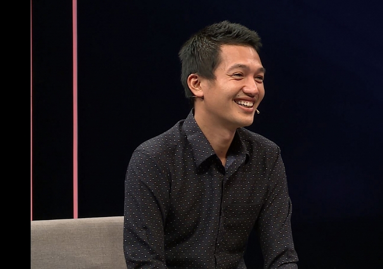 Hứa Minh Đạt bị 'khủng hoảng' từ tháng 7 tới cuối năm vì bà xã có quá nhiều ngày kỷ niệm