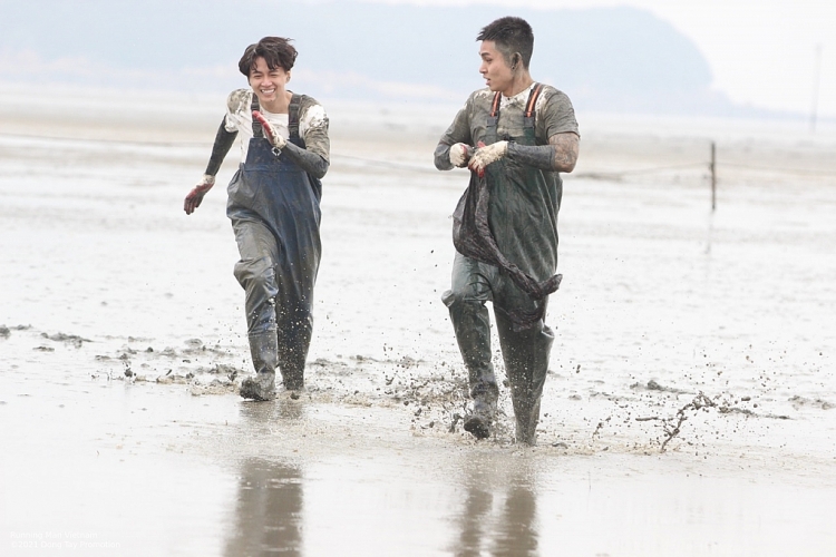 'Running Man Vietnam': Thúy Ngân chính thức phục thù, xé toang áo bay luôn bảng tên Karik