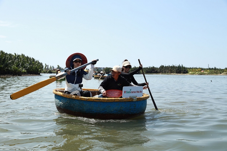 'Chuyến đi nhớ đời': Phương Anh Đào, Ngô Phương Anh bị ám ảnh bởi thử thách thuyền thúng
