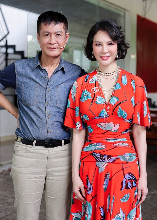 Thanh Mai duyên dáng đối đáp Lê Hoàng trong talkshow 'Có hẹn lúc 22 giờ'