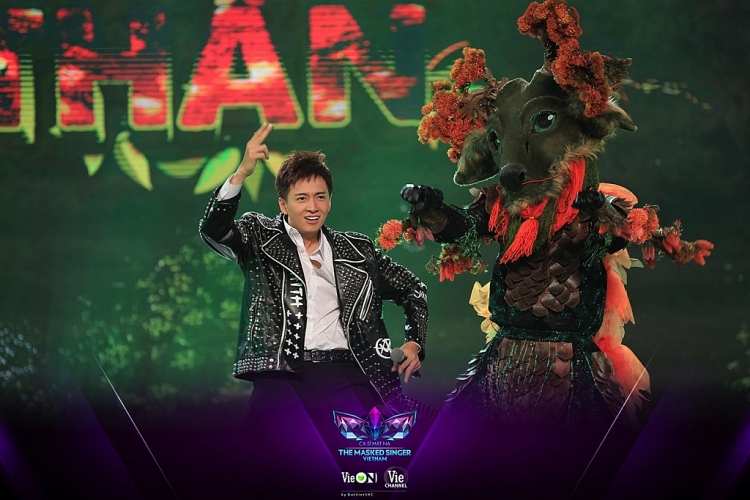 'Ca sĩ mặt nạ': Fan tiếc nuối khi Báo Mắt Biếc dừng chân tại top 6, cởi mặt nạ lộ diện là nữ ca sĩ Uyên Linh