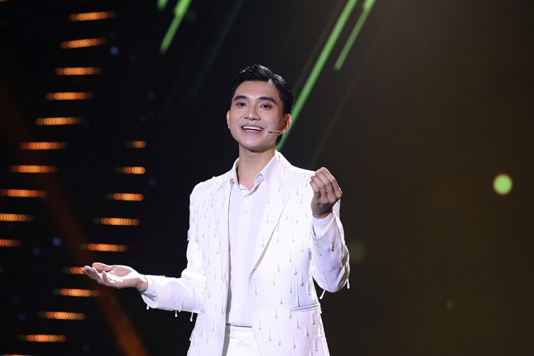 Neon Trần Trung Thuận bứt phá mọi giới hạn ẵm trọn danh hiệu 'Én vàng nghệ sĩ 2022'