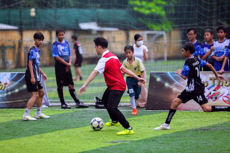 Akira Phan, Trương Quốc Bảo 'quậy banh' trận đấu của các cầu thủ nhí