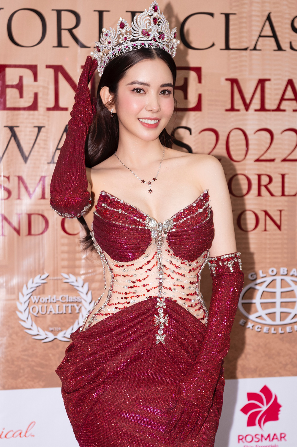 Huỳnh Vy gợi cảm, chấm thi 'Hoa hậu du lịch thế giới 2022' tại Malaysia