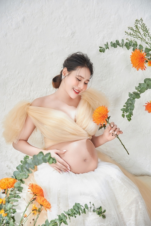 Bà bầu Hồ Bích Trâm chia sẻ về khoảnh khắc 'thai kỳ hạnh phúc'