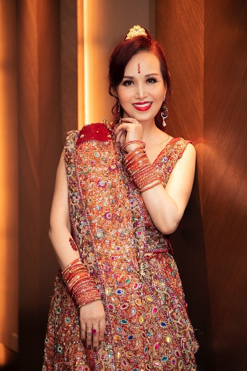 Hoa hậu Diệu Hoa mặc trang phục truyền thống saree của Ấn Độ, khoe nhan sắc trẻ trung