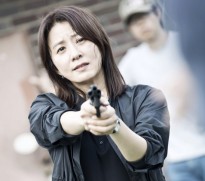 Quý bà cảnh sát U50 lần đầu tiên xuất hiện trên màn ảnh Hàn