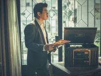 Vừa quay trở lại với vai trò ca sĩ, Brother A Tuấn Anh tung ngay album nhạc tình đầu tay