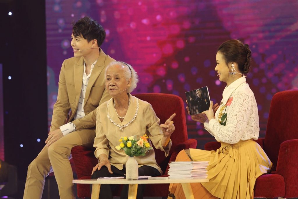 'Mãi mãi thanh xuân': Xúc động trước cuộc đời của người đàn ông hơn 30 năm hoạt động trong đoàn nghệ thuật lô tô mai mai thanh xuan xuc dong truoc cuoc doi cua nguoi dan ong hon 30 nam hoat dong trong doan nghe thuat lo to