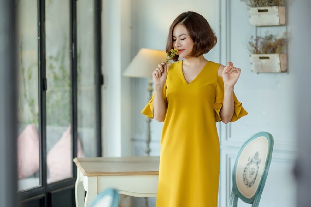 van trang tai xuat tren san catwalk cung huy khanh trong show cua ntk hang nguyen