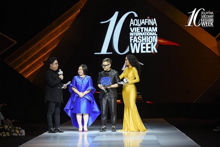 cac guong mat dinh dam hang dau trong linh vuc thoi trang duoc vinh danh tai vietnam fashion awards
