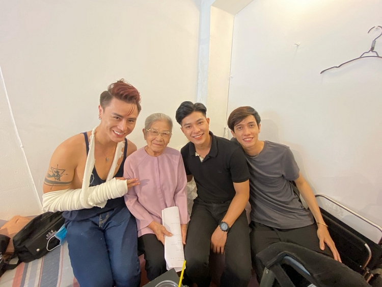 ra mat phim dien anh nham nang cao y thuc du phong va phat hien hiv trong thang hanh dong quoc gia phong chong hiv