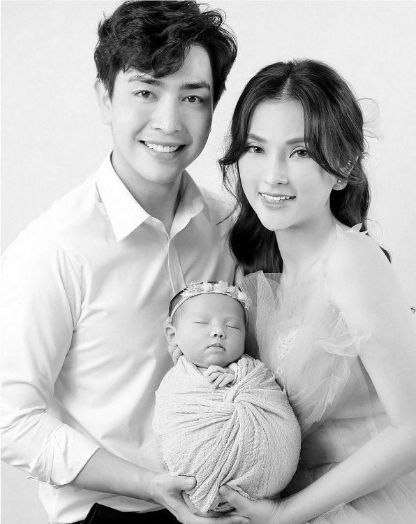 thu thuy kin nguyen khoe anh hanh phuc ben con gai nho day thang