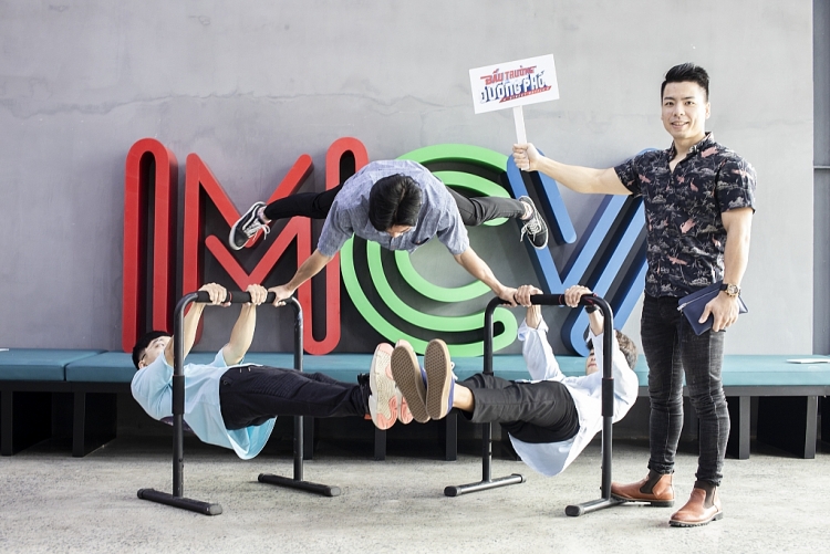 dau truong duong pho san choi the thao cung nhung cau chuyen hau truong luon tao nguon cam hung