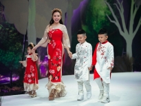 Vy Oanh làm vedette show Phương Nguyễn Silk