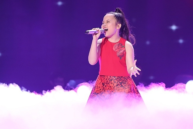 cong chua nhi trieu view nhat lan vy gay bat ngo voi hinh anh truong thanh trong mv cover den da khong duong