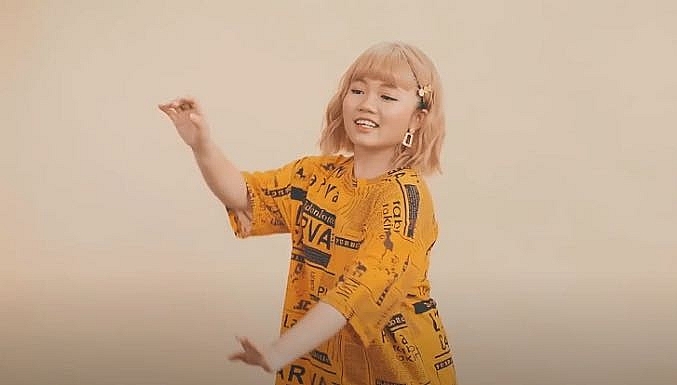 cong chua nhi trieu view nhat lan vy gay bat ngo voi hinh anh truong thanh trong mv cover den da khong duong