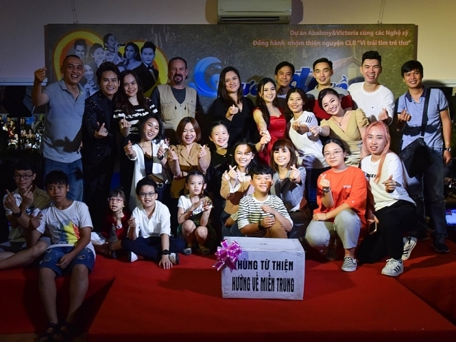 Đêm nhạc tri ân dự án 'Nước đi rồi – Đến trường thôi' của Bào Ngư và Victoria Nguyễn thu được hơn 400 triệu đồng