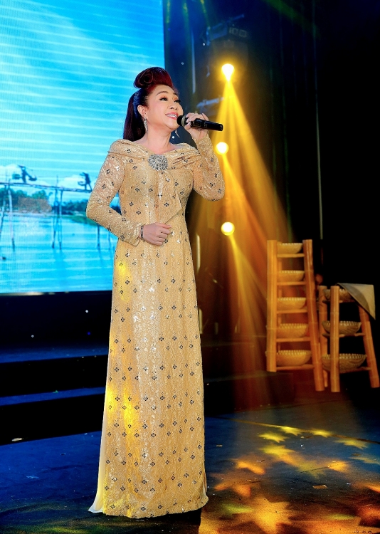 nghe si chi tai va dan sao hat quyen gop 25 ty dong ho tro nguoi dan mien trung