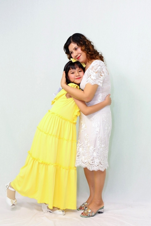 dieu con muon noi me di lam an xa o philippines moi ngay chi ngu 2 tieng va noi long con tre