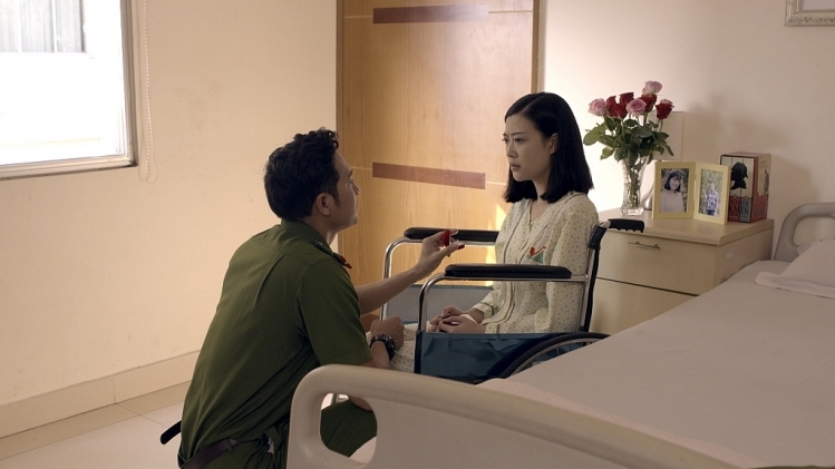 'Phía sau bóng tối' tập cuối: Trường Thịnh 'bắt trend' cầu hôn Linh Chi trong bệnh viện