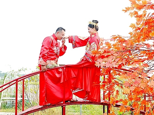 Đạo diễn Quyền Lộc kỷ niệm 8 năm ngày cưới tại phim trường Tây Thiên Cổ Quán