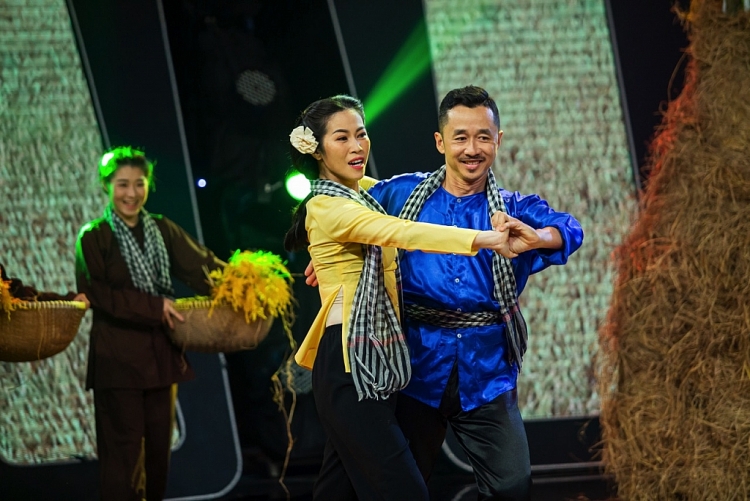 vu dieu vang vo chong my nam dan dau top 8 voi bai nhay nhan duoc trieu like tu viet huong