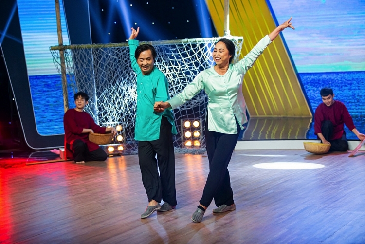 vu dieu vang vo chong my nam dan dau top 8 voi bai nhay nhan duoc trieu like tu viet huong