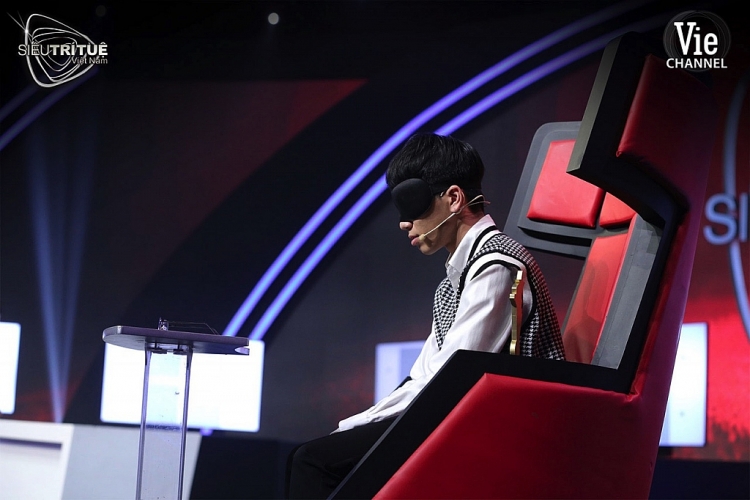 sieu tri tue viet nam xuat hien nu bac si 24 tuoi de doa soan ky luc the gioi cua co van khoa hoc duong anh vu