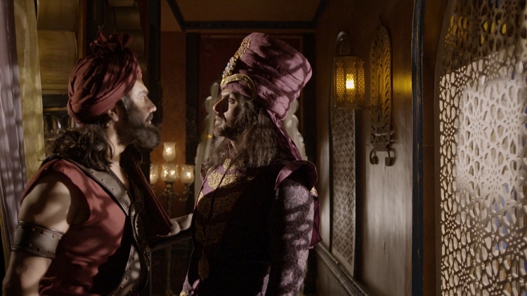 Cặp đôi diễn viên chính trong 'Aladdin và cây đèn thần' dính tin đồn 'phim giả tình thật'