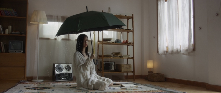MV 'Những ngày mưa cô đơn' của Trung Quân: Dư vị ngọt ngào từ 'Hometown Cha-cha-cha'