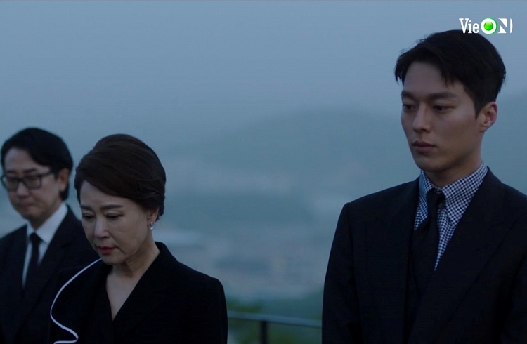 'Bây giờ, chúng ta đang chia tay' tập 2: Song Hye Kyo - Jang Ki Yong 'tình bể tình', cứ gặp là hôn