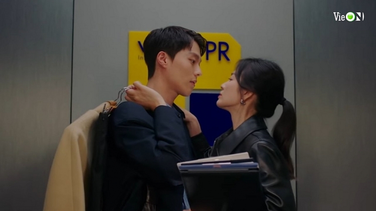 'Bây giờ, chúng ta đang chia tay' tập 2: Song Hye Kyo - Jang Ki Yong 'tình bể tình', cứ gặp là hôn