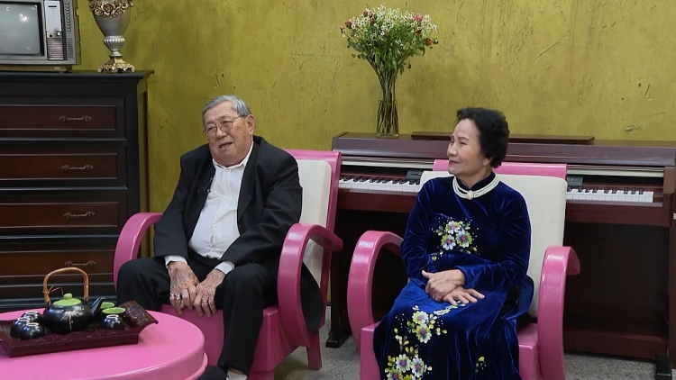 'Tình trăm năm': Cặp ông bà U90 nhảy cực sung khiến MC Quyền Linh 'hết hồn' với độ 'hồi xuân'