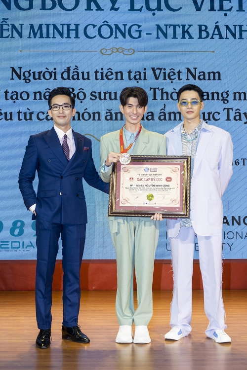 Bộ sưu tập thời trang quảng bá ẩm thực của NTK Nguyễn Minh Công được xác lập Kỷ lục Việt Nam