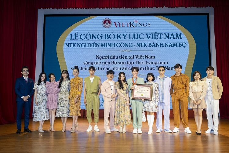 Bộ sưu tập thời trang quảng bá ẩm thực của NTK Nguyễn Minh Công được xác lập Kỷ lục Việt Nam