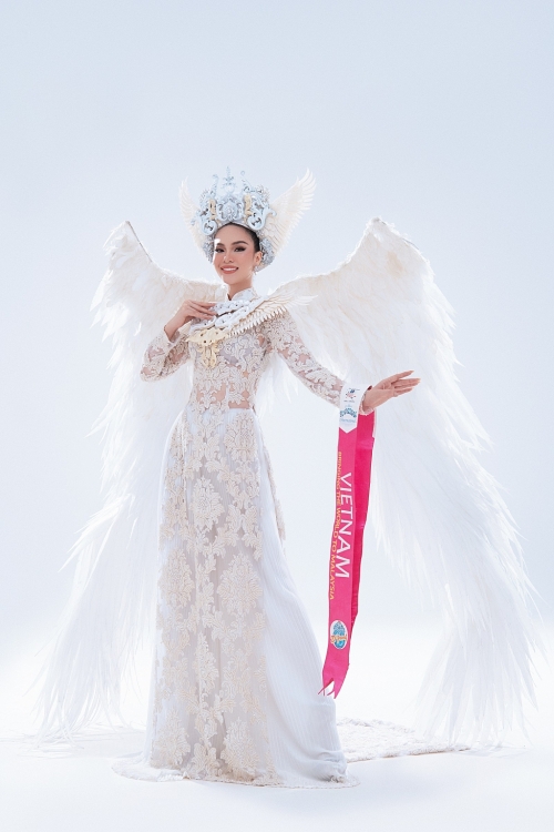 Hoàng Hương Ly hé lộ quốc phục 'Cánh chim hòa bình' đến 'Miss Tourism International 2021'