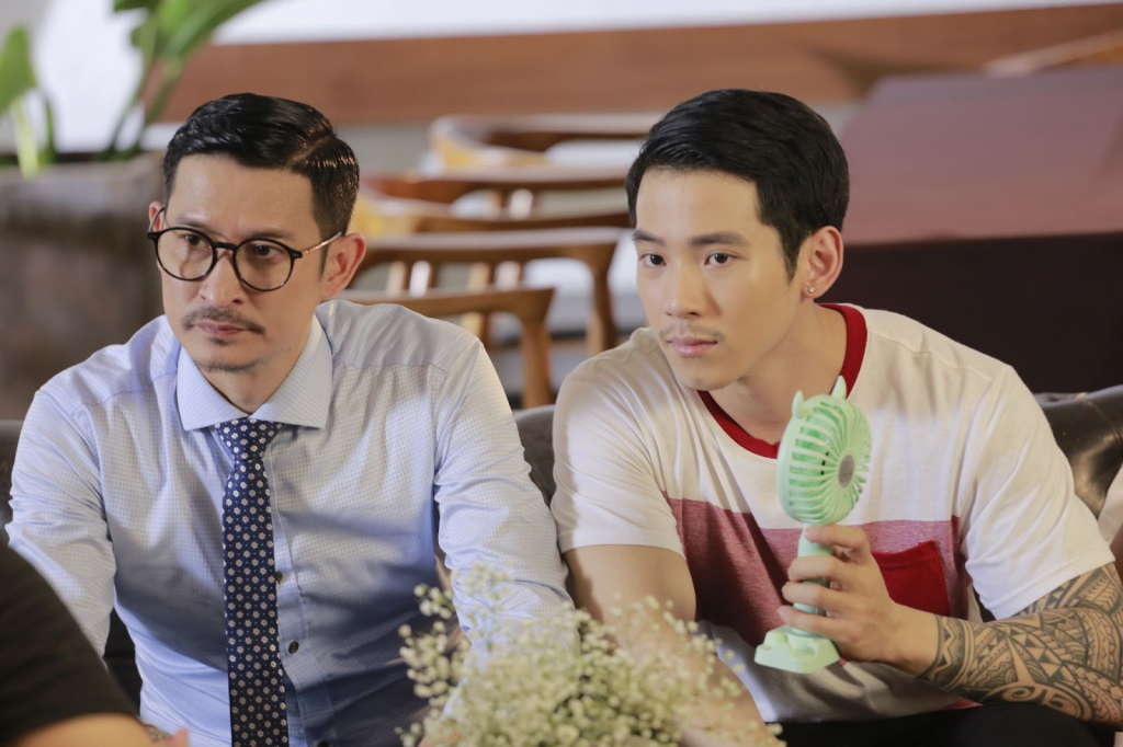 Diễn viên Huy Khánh trong vai ba của Phú Thịnh trên phim
