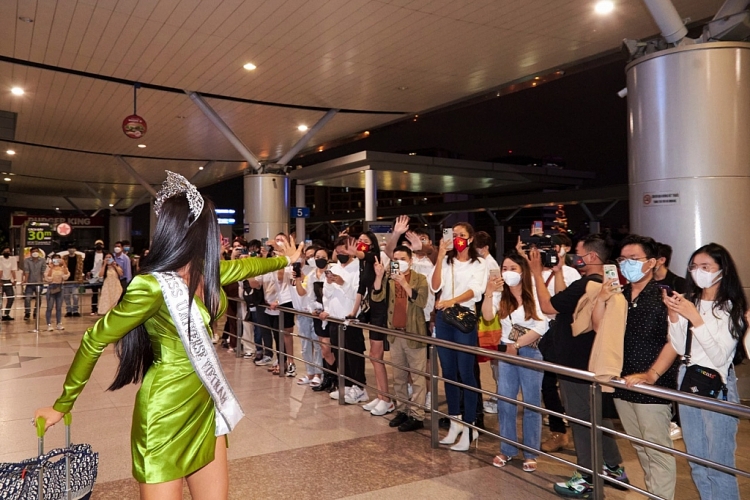 Kim Duyên chính thức lên đường sang Israel chinh phục 'Miss Universe 2021'