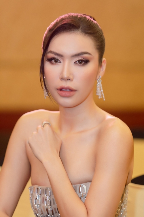 Minh Tú đắt show huấn luyện đại diện Việt Nam thi Hoa hậu quốc tế