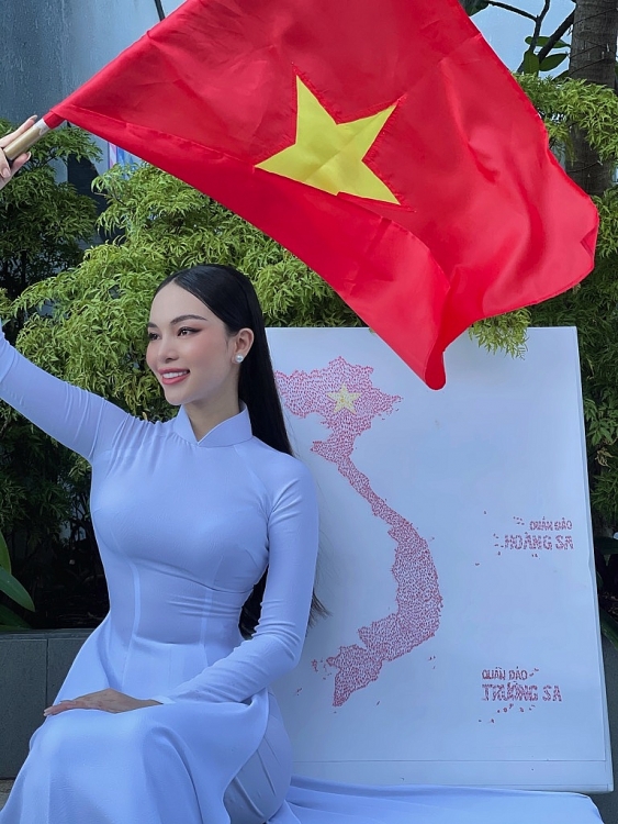 Hoàng Hương Ly đưa bản đồ Việt Nam có Hoàng Sa, Trường Sa đến 'Miss Tourism International 2021'