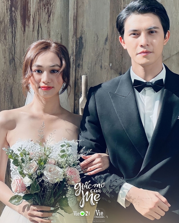 'Giấc mơ của mẹ' tung bộ ảnh cưới 'ngọt như mía lùi' của cặp đôi Trần Ngọc Vàng và Ngân Hòa