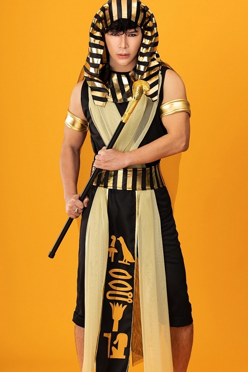 Nathan Lee khác lạ ‘chơi lớn’ với 3 trang phục hóa trang