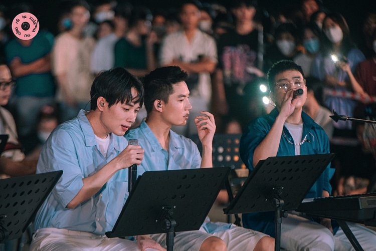 Nhạc sĩ Hứa Kim Tuyền 'gói gọn' Tết của hai thế hệ trong bản mashup 'Ba ngọn nến lung linh - Đi về nhà'