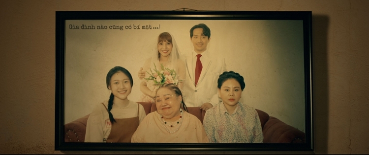 Trấn Thành tung First look 'Nhà bà Nữ', chính thức hé lộ chân dung đại gia đình bánh canh cua