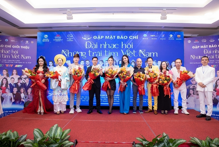 Dàn sao khủng góp mặt trong đại nhạc hội 'Những trái tim Việt Nam'
