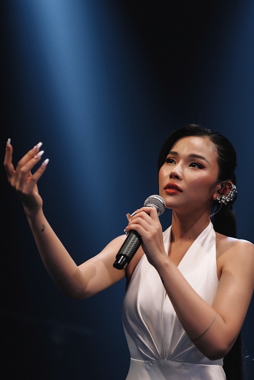 Trương Thảo Nhi thất bại khi tham vọng 'tái định nghĩa' live session với 1 lần quay MV
