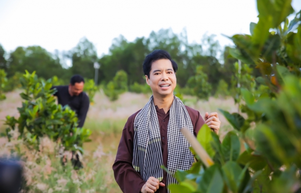 Ngọc Sơn ra mắt MV 'Thương người nông dân' quay tại Bình Thuận