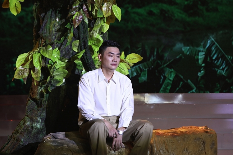 'Tình Bolero 2022': Khóc hết nước mắt với vở kịch bi thương của gà nhà đạo diễn Minh Nhật